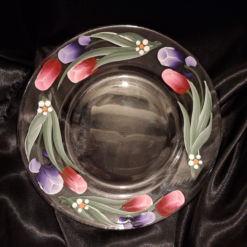 Elegant Floral Glass Plate with Red and Purple Tulips